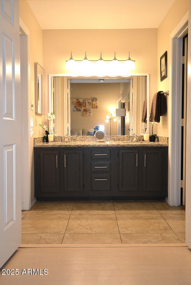 Foto del edificio - 9550 N 94th Pl