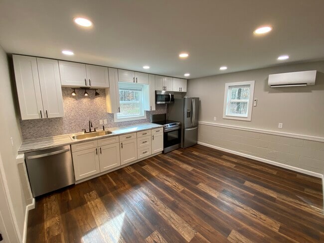 Kitchen/main room - 2573 Hawkins Rd