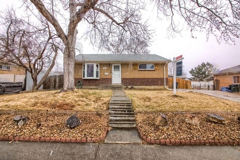 Primary Photo - 207 Teal St