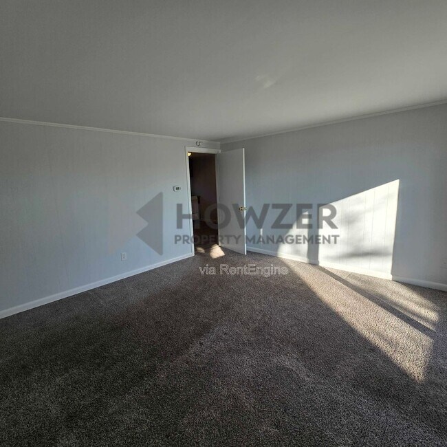 Building Photo - 560 W Main St