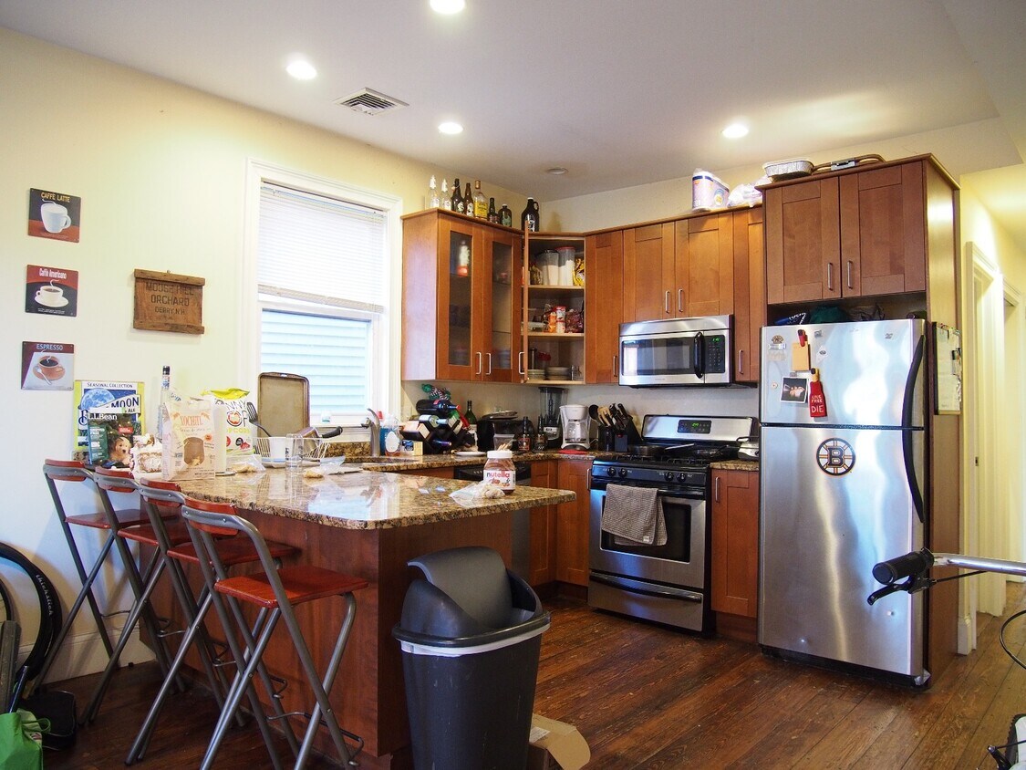 Primary Photo - 731 Parker St