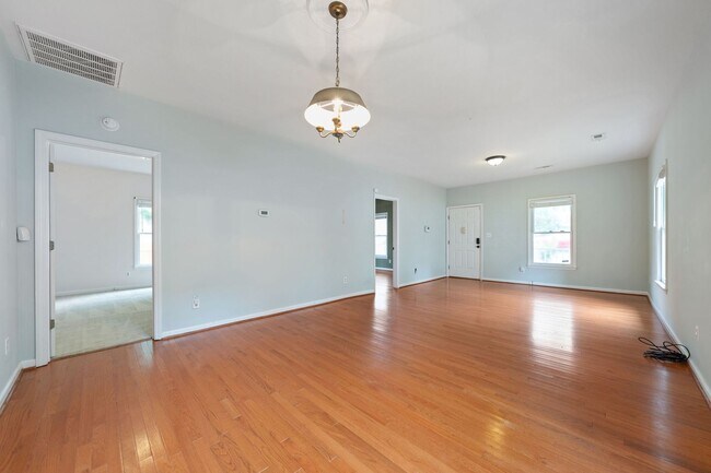 Foto del edificio - Adorable 3 BR Home close to Duke Universit...