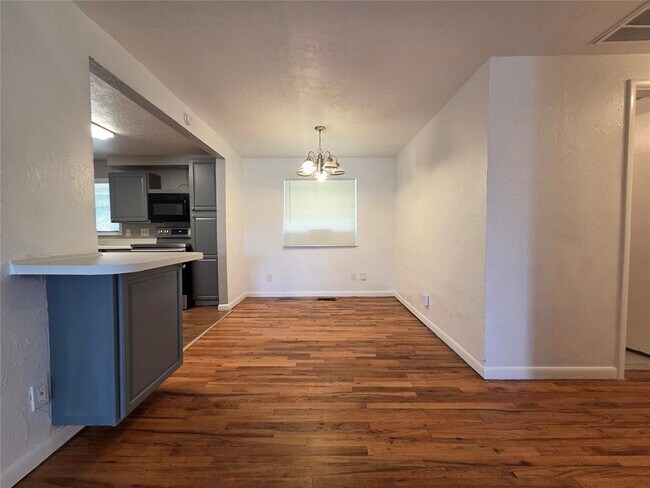 Building Photo - 1005 SW 53rd St