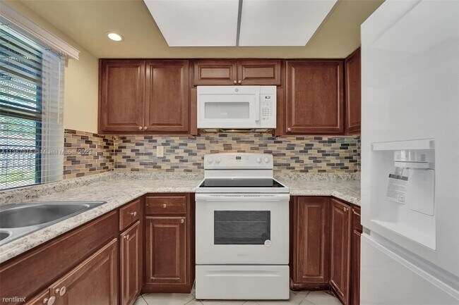Foto del edificio - 3 br, 2 bath House - 561 NW 45th Ter # 0