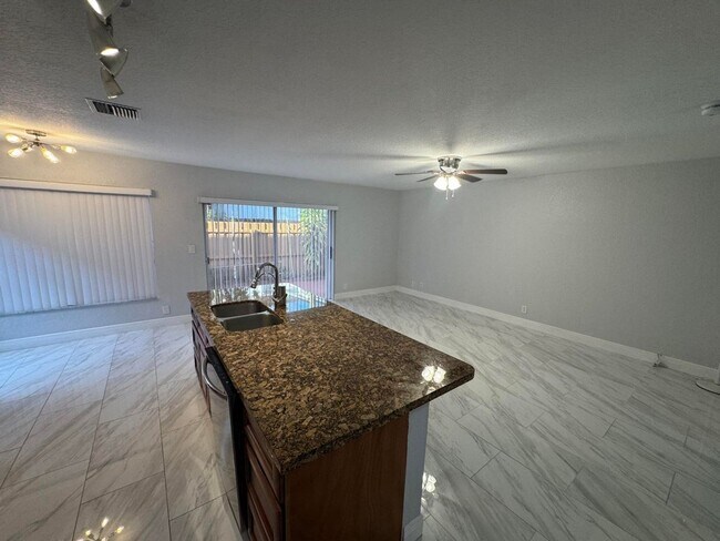 Foto del edificio - 10223 Serene Meadow Dr N