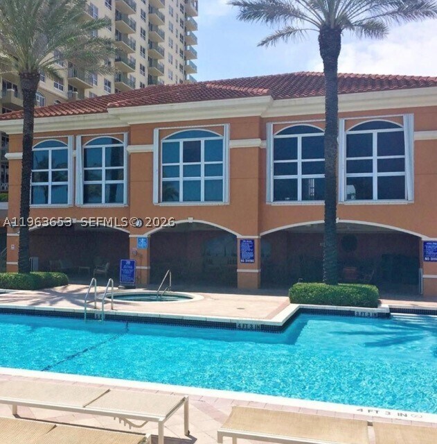 Foto del edificio - 2080 S Ocean Dr