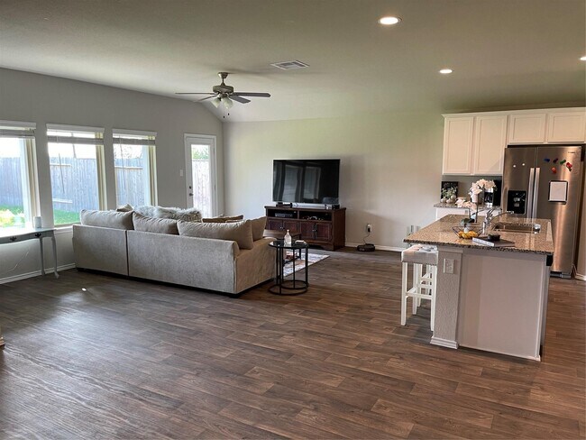 Foto del edificio - 18356 Klamath Falls Ln