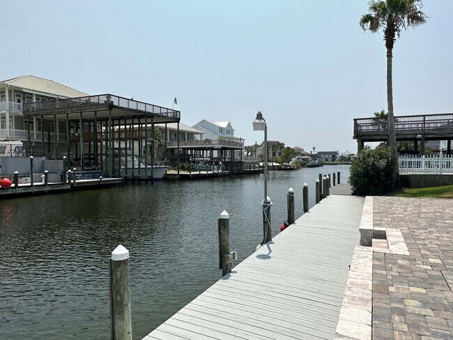 Foto del edificio - 614 Lagoon Dr