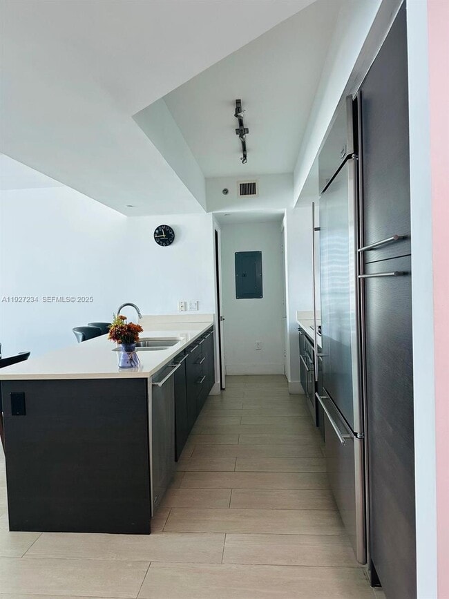 Building Photo - 500 Brickell Ave