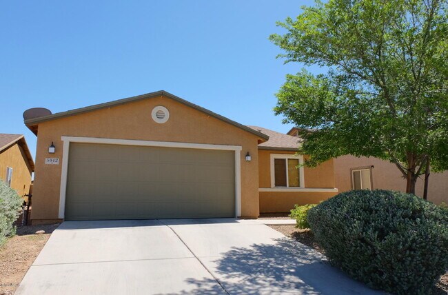 Building Photo - 5042 E Kittentails Dr