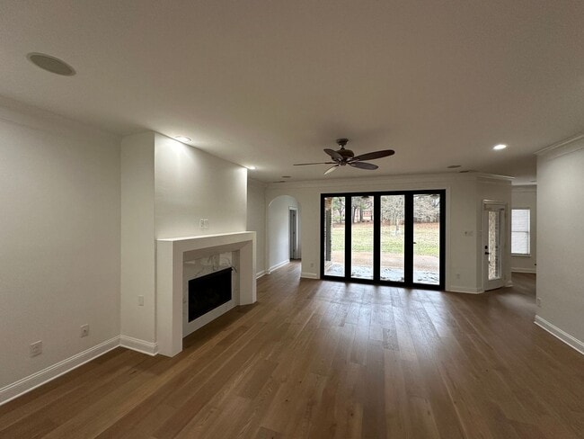 Building Photo - Newly Renovated Luxury Home in Colliervill...