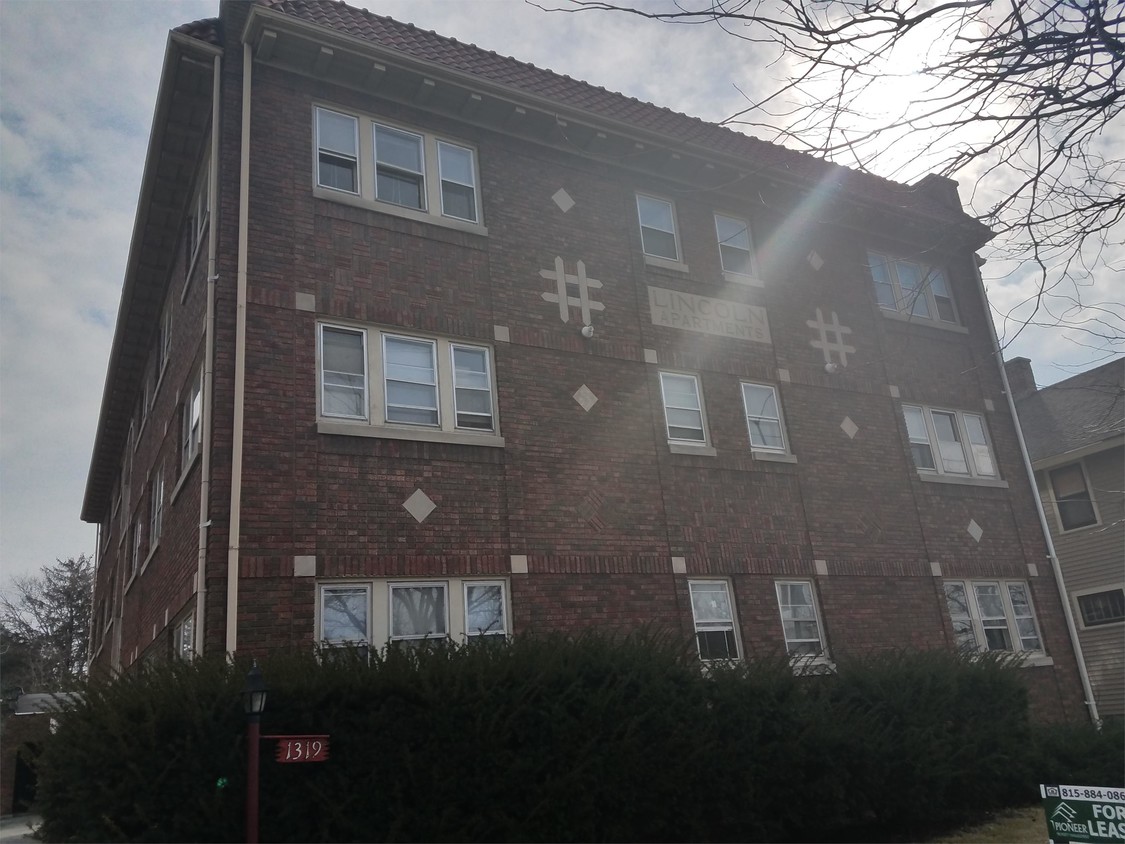 Primary Photo - 1319 Charles St