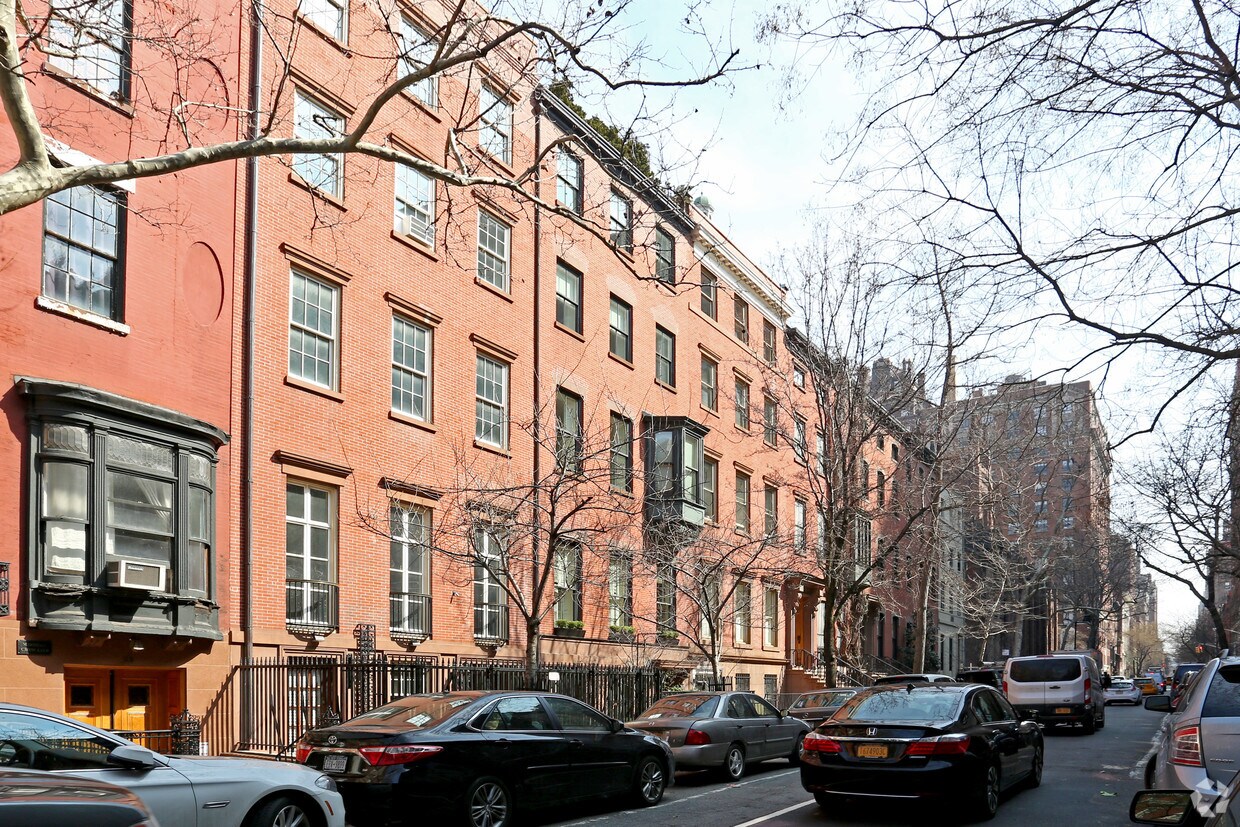 Primary Photo - 19 W 10th St
