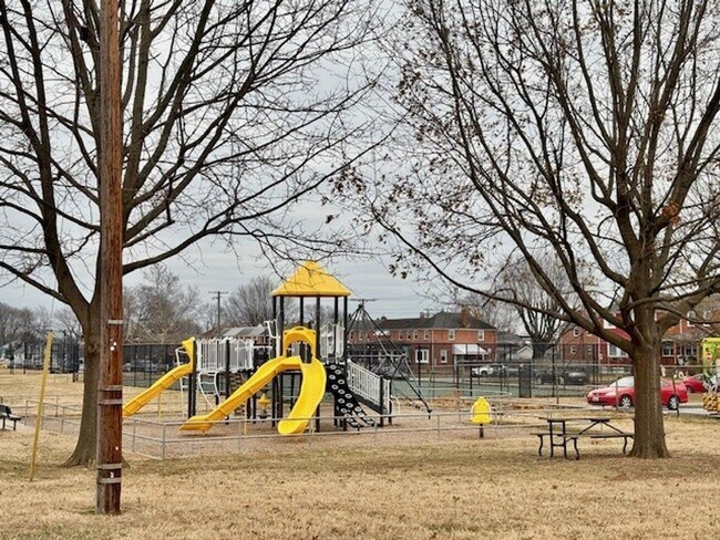 Foto del edificio - Renovated 3 Bed / 1.5 Bath in Essex | Parking Pad | Available 1/19/2026