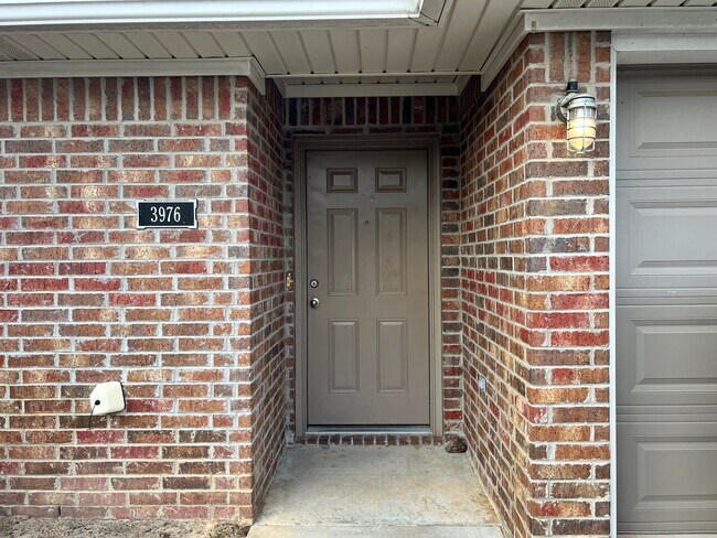 Building Photo - 3976 Cottage Dr