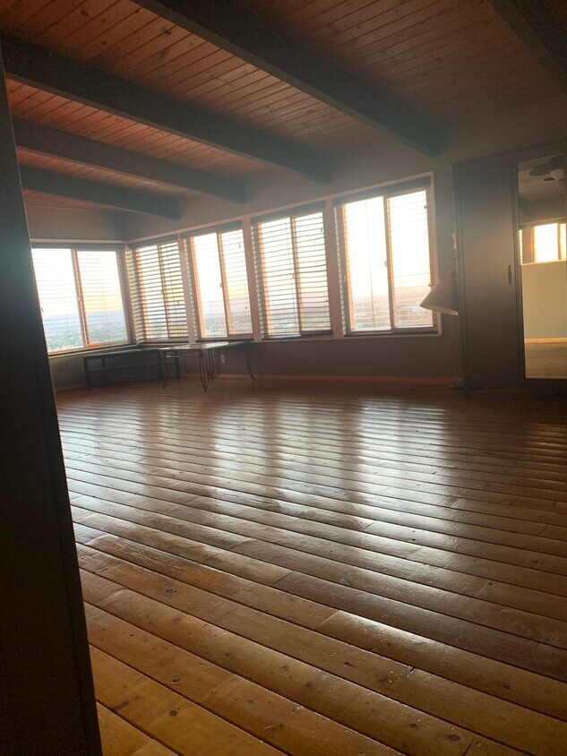 Studio - 8525 Visby Plz