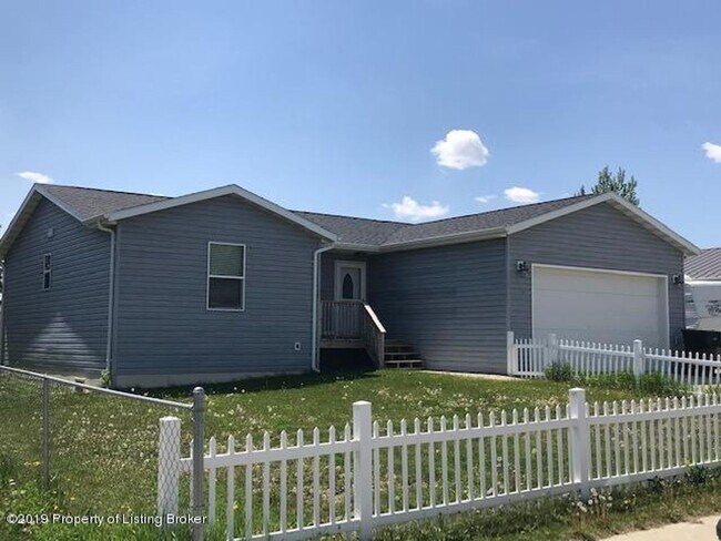 Foto del edificio - Newer, Spacious House for Rent in Dickinson