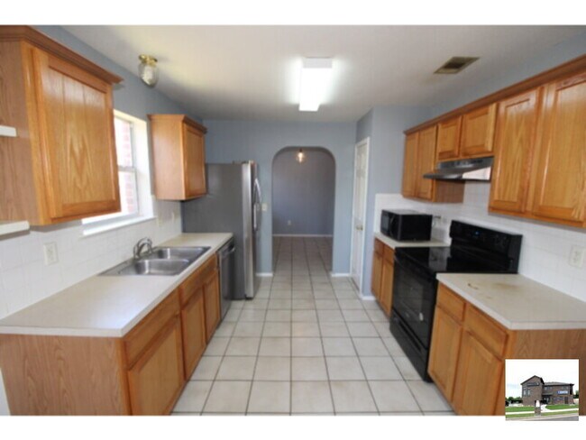 Building Photo - 5707 Montrose Dr