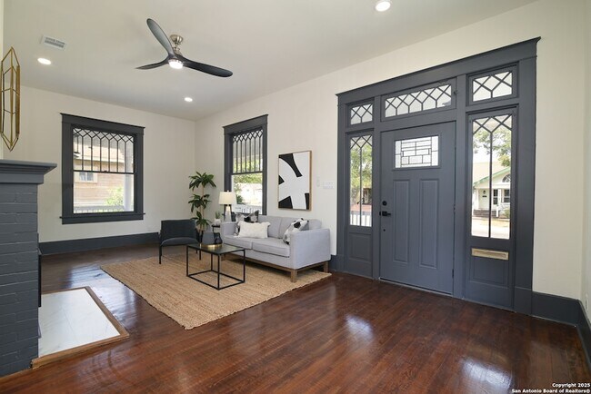 Foto del edificio - 207 Loretta Pl