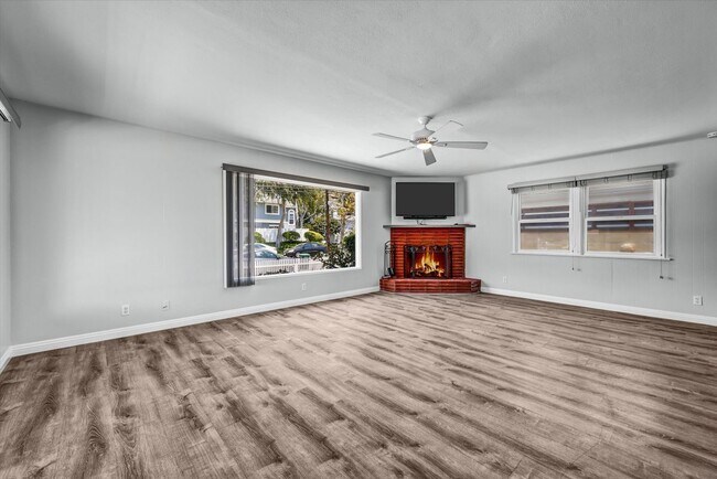 Building Photo - 221 Avocado St