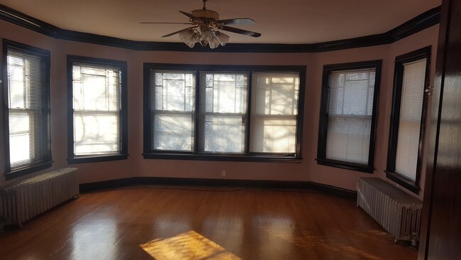 LIVING ROOM - 8057 S Sangamon St