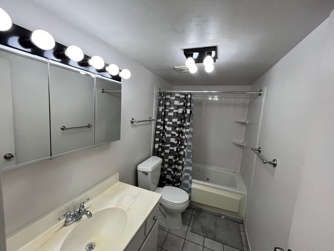 Building Photo - 1030 Dunlop Ave