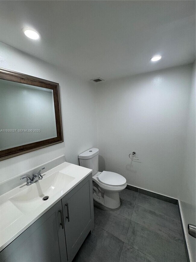 Foto del edificio - 16710 NE 9th Ave