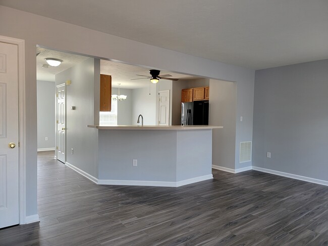 Foto del edificio - 176 Knollwood Rd