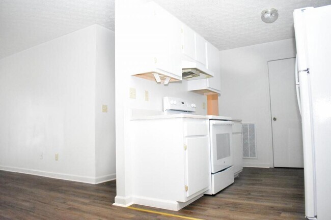 Building Photo - 303 Farside Dr. Apt 4 Rogersville, TN 37857
