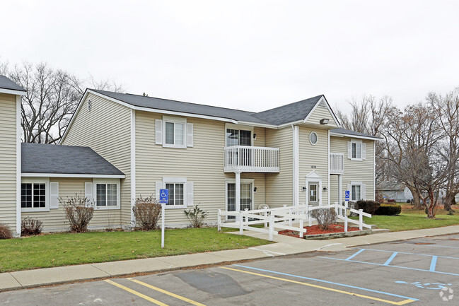 Building Photo - Gateway Apartments