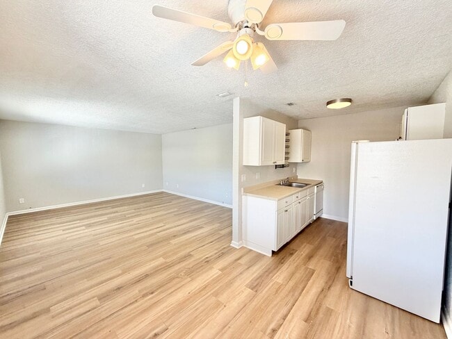 Building Photo - ** ABACO BAY ** 2 BED / 2 BATH CONDO - BAY...