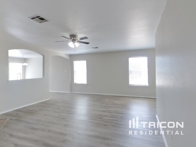 Foto del edificio - 228 Fall Creek Dr