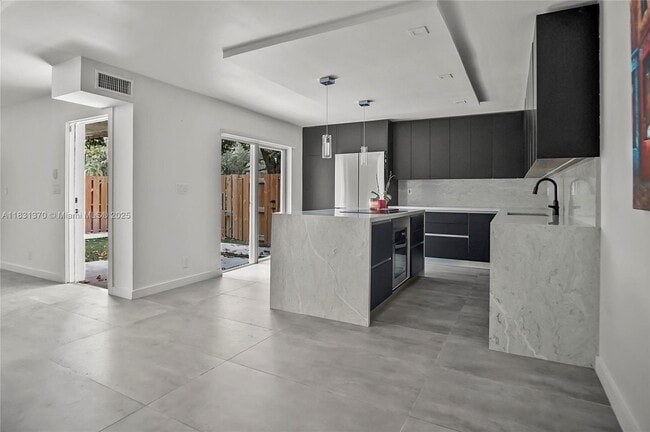 Building Photo - 2161 Orange Grove Dr