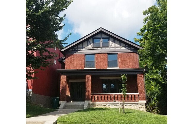 Building Photo - 3261 Bishop St