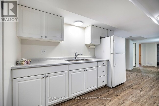 Building Photo - 772 Olive Ave