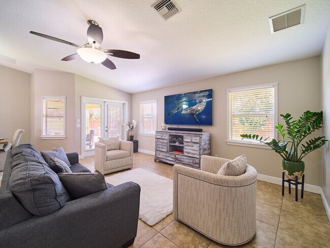Foto del edificio - 743 SW McCoy Ave