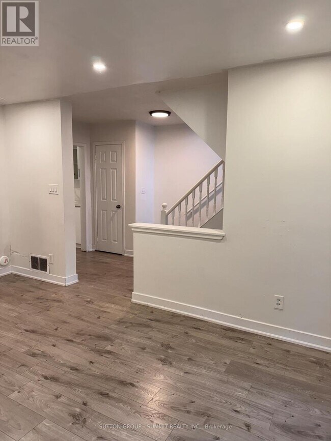 Building Photo - 1379 Freeport Dr