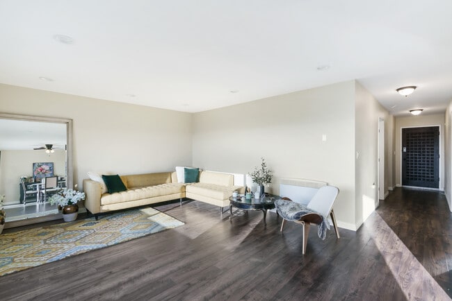 Building Photo - 3606 Vista Rey