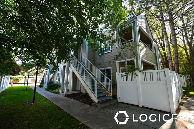 Building Photo - Stunning Condo In Millcreek!