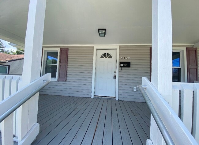 Building Photo - 425 Drummond Ave