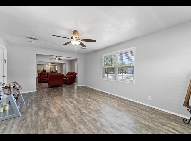 Building Photo - 808 Cordell St