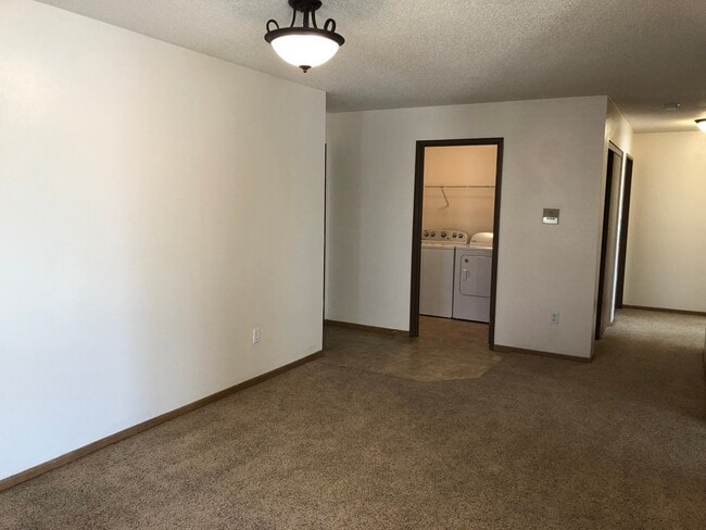 Royal Oaks Apartments Living Room - Royal Oaks Apartments