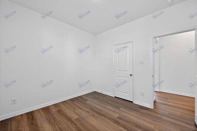 Foto del edificio - 512 Baker Ct