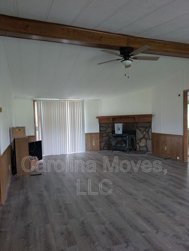 Building Photo - 220 Farrs Rd