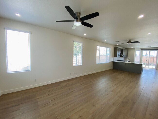 Foto del edificio - Beautiful single story in the Southwest! Quiet, secluded, and gated Sequoia community with park!