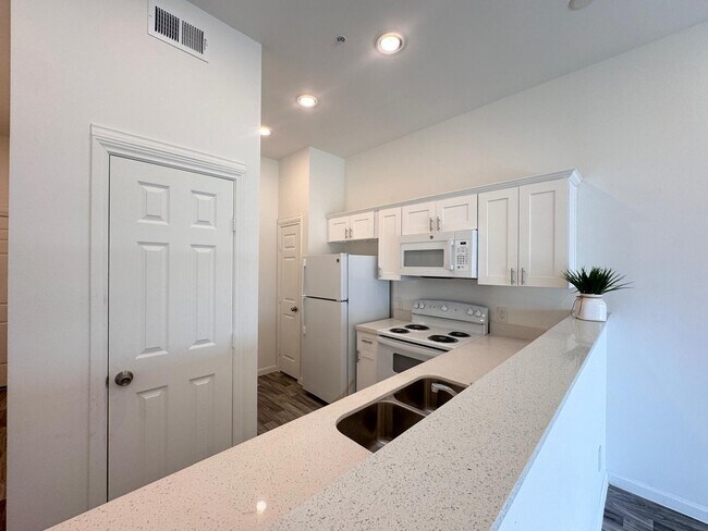 Foto del edificio - 3477 Reeves St