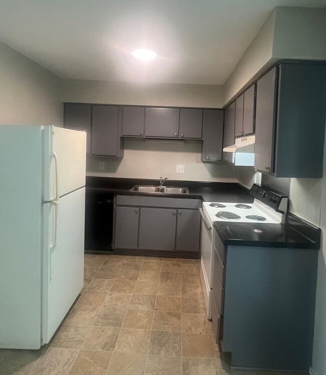 Building Photo - Renovated  1 bedroom / 1bathroom $1150.00