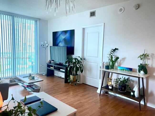 Foto del edificio - 333 NE 24th St