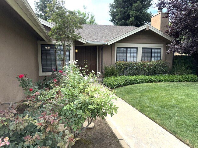Foto del edificio - 875 E Cromwell Ave