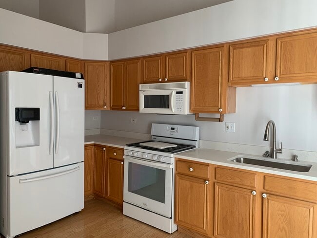 Building Photo - 876 Stuarts Dr